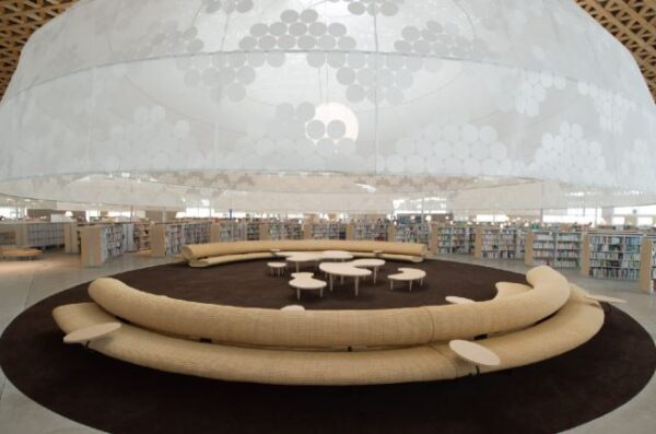 closeup-gendai-lively-library